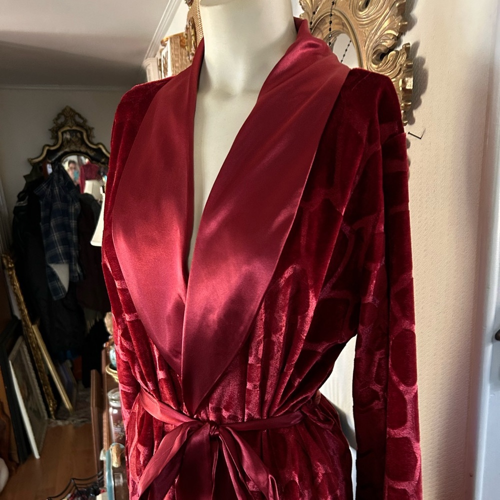 Red Satiny Robe - Picture 3 of 16